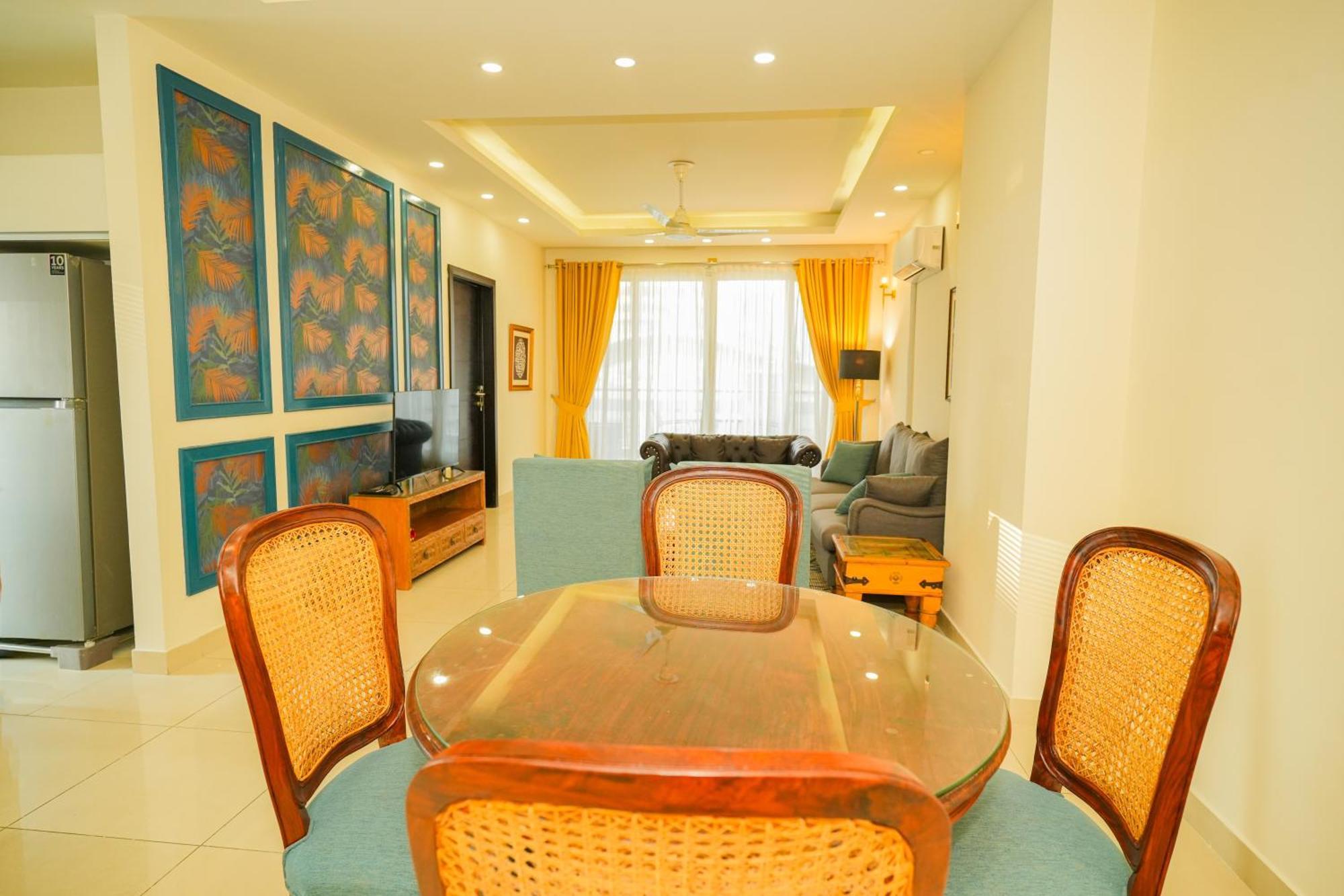 Cozy 2-Bedroom Apartment With King Beds, Balcony & Stunning Views At Elysium 이슬라마바드 외부 사진